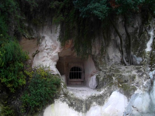 A side portal of the cave of Rabbi Yehuda HaNassi