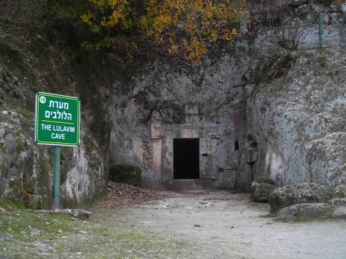 The Lulavim Cave