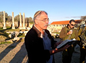 Jabo reading ancient texts