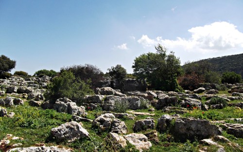 Humble exterior of Alma Cave