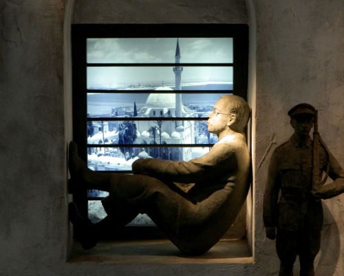 Ze'ev Jabotinsky sitting in prison