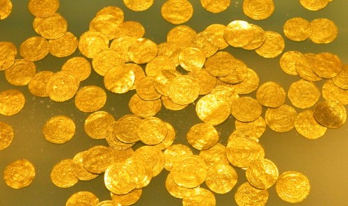 Fatimid coins of pure gold found underwater