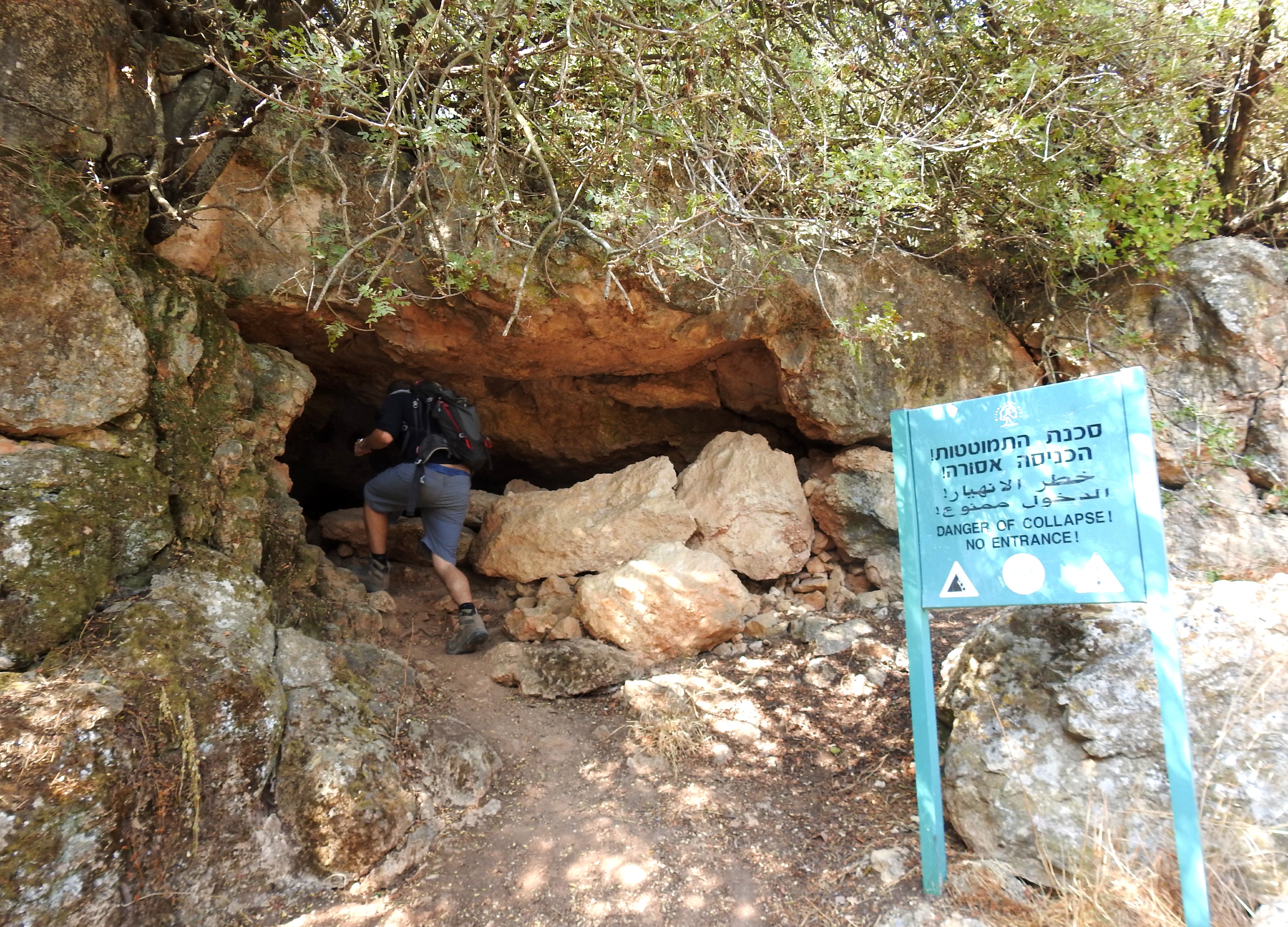 Sneaking into the columbarium cave