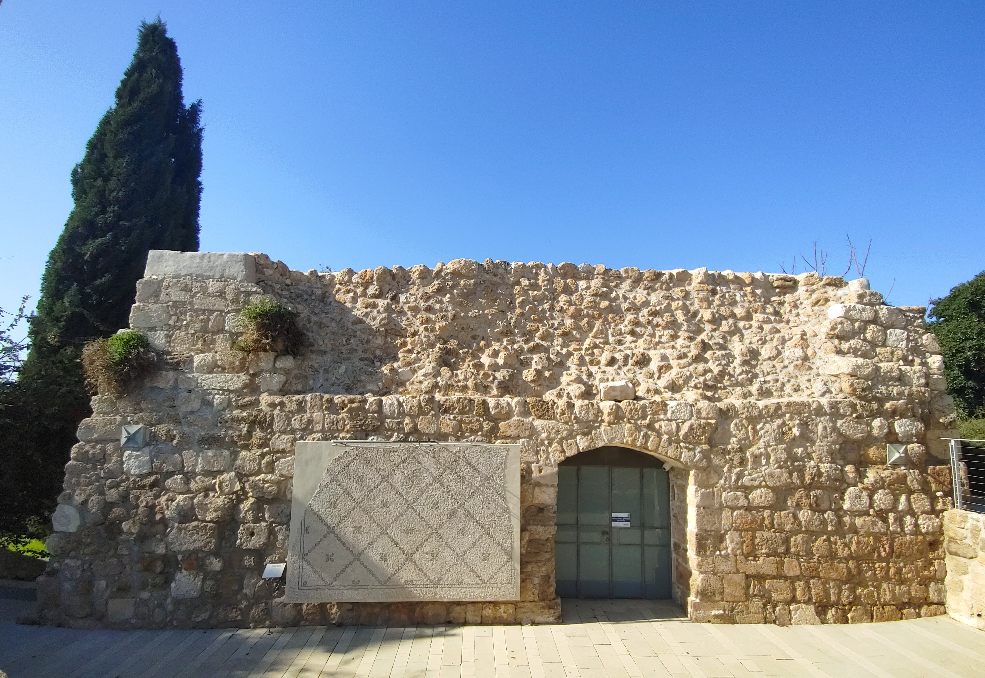 The Ottoman mosque building and displayed Byzantine mosaic